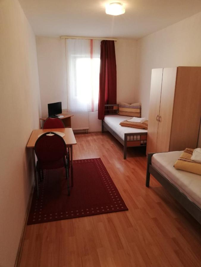 Pension Feldschloessl Ingolstadt Extérieur photo